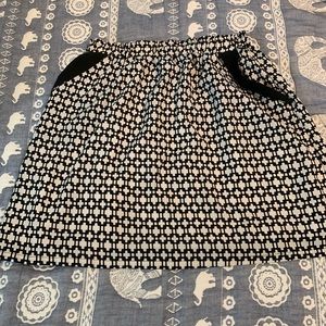 Francesca’s White Patterned Skirt with Pockets
